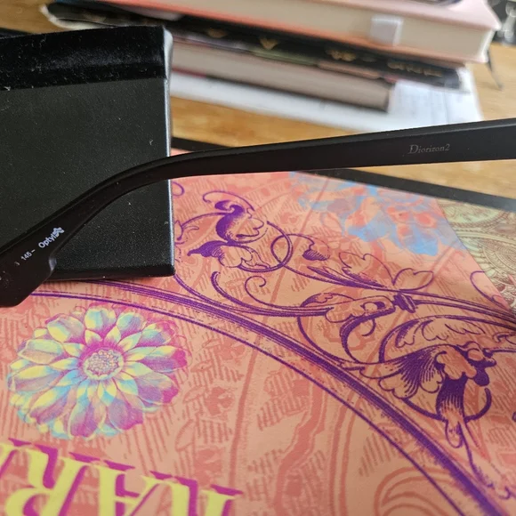 Christian DIOR Izon Sunglasses - Picture 7 of 8